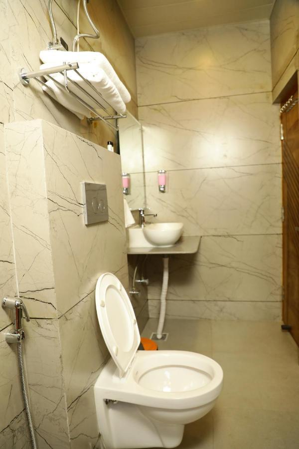 シムラー Dee Ess Residency Bed & Breakfast エクステリア 写真