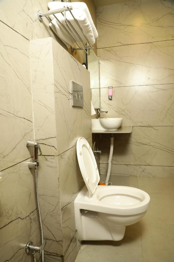 シムラー Dee Ess Residency Bed & Breakfast エクステリア 写真