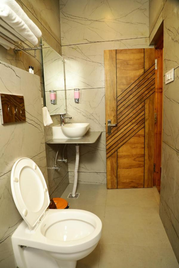 シムラー Dee Ess Residency Bed & Breakfast エクステリア 写真